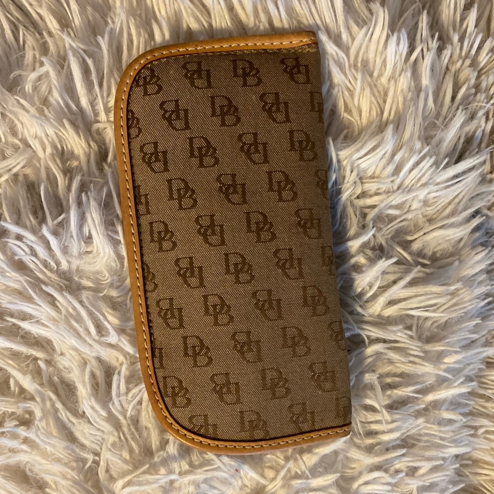Dooney & Bourke Glasses Case , Fits sunglasses or glasses.